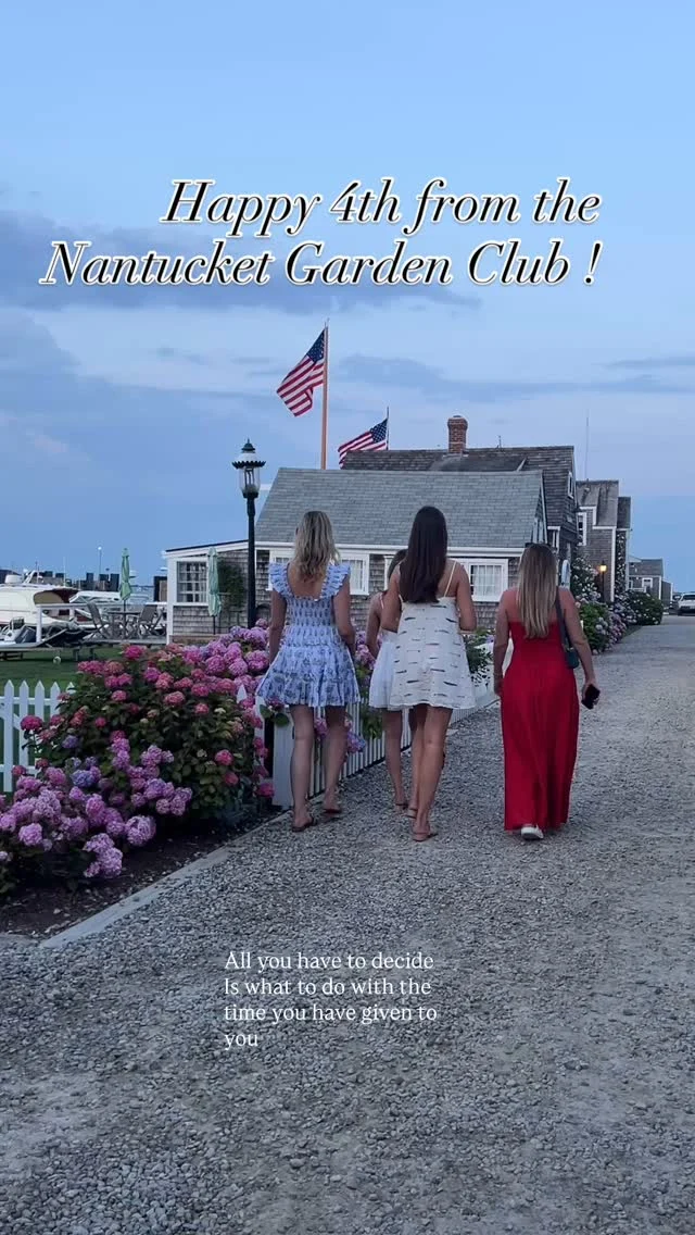 Happy 4th of July from Nantucket! #nantucket #flowers #roses #hydrangea #garden #walk #flag #america #holiday #enjoy